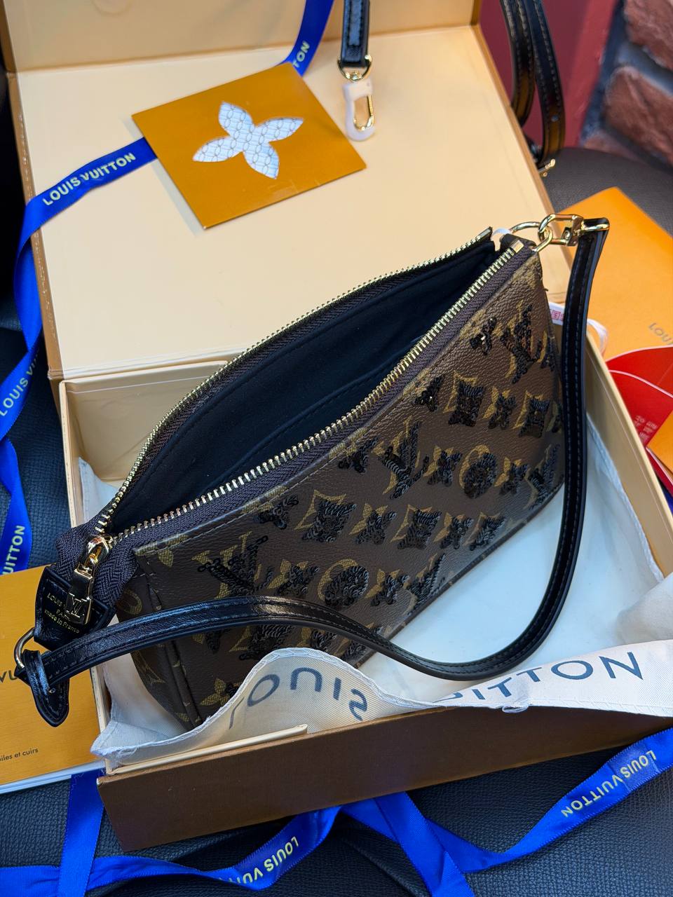 Pochette Accessoires - (Video)