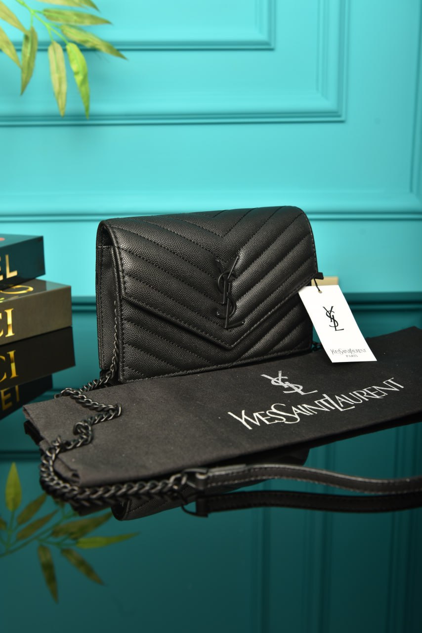 Cassandre Leather Wallet on Chain