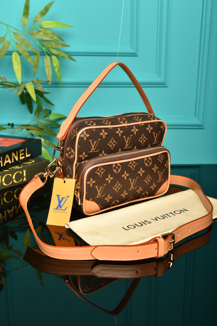 Nil Crossbody