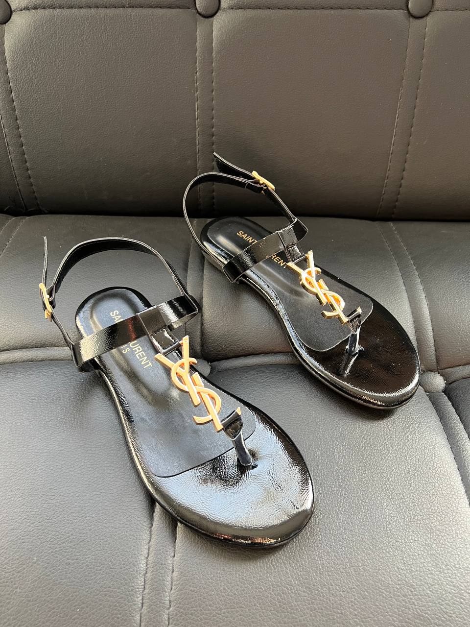 'Y Sandalen